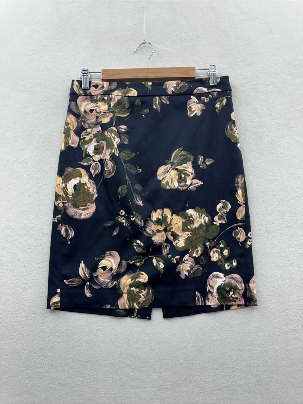 J.Crew Women’s 4 The Pencil Skirt Black Floral